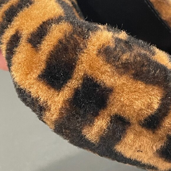 Fendi Baguette Medium FF Shearling Sheepskin Hand/Shoulder Bag (JB1297) - Picture 6 of 10